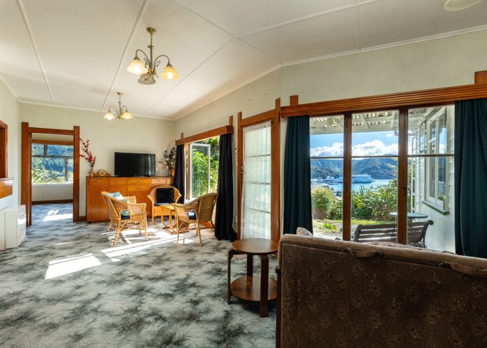  at 8 Taranaki Street, Picton