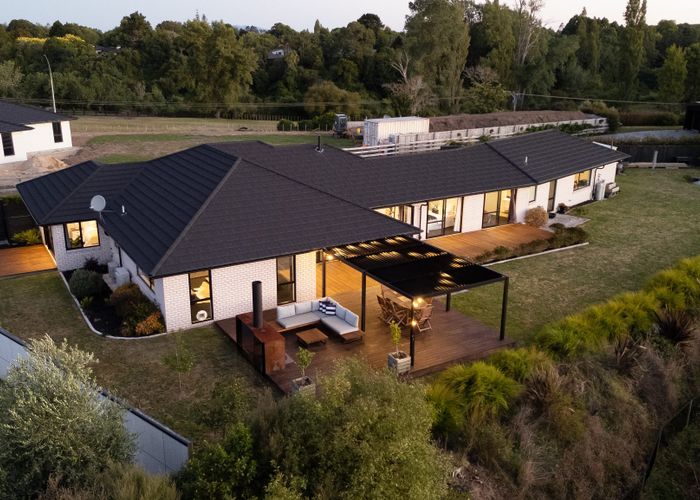  at 8C East Ridge Grove, Newstead, Hamilton
