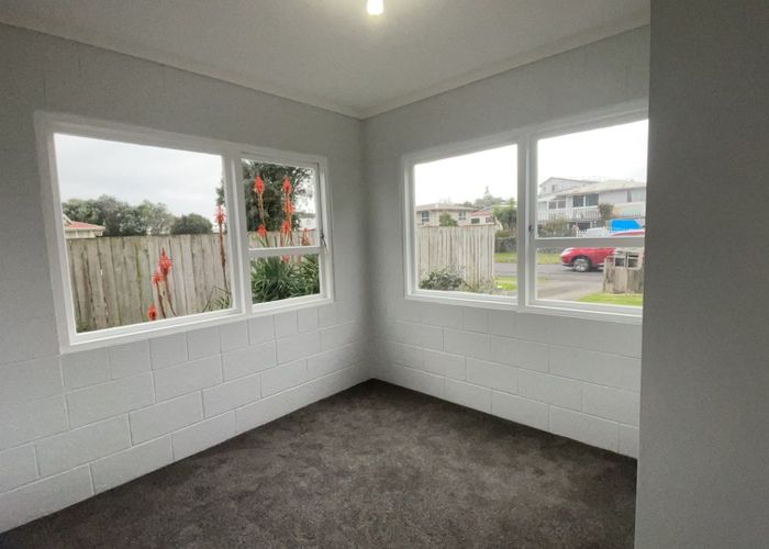  at 1/52 Cramond Drive, Mangere East, Manukau City, Auckland