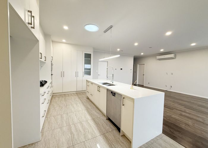  at 33 Castlebane Drive, Flat Bush, Manukau City, Auckland