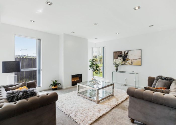  at 33 Medallion Drive, Oteha, Auckland
