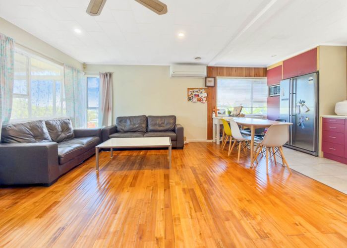  at 62 Widmore Drive, Massey, Waitakere City, Auckland