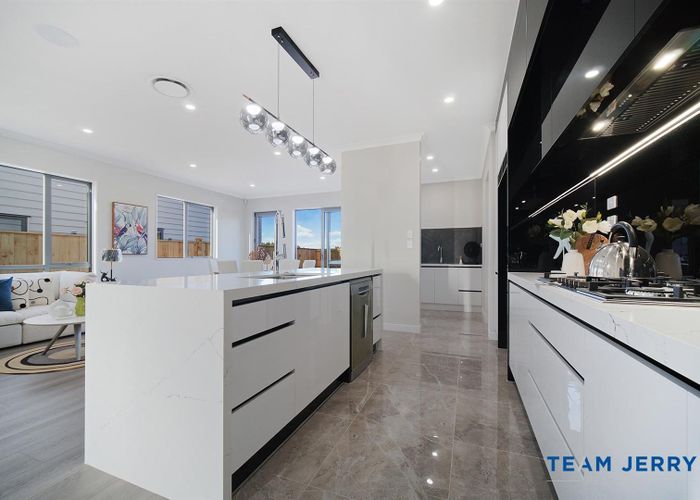  at 21 Knockanara Drive, Flat Bush, Manukau City, Auckland