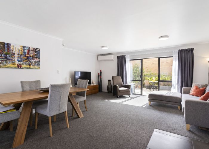  at 200/172 Mcleod Road, Te Atatu South, Auckland