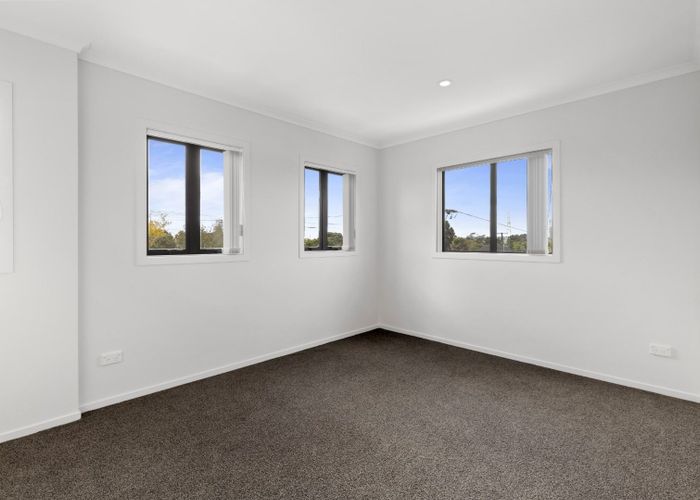  at 2/9 Marlene Avenue, Te Atatu South, Waitakere City, Auckland