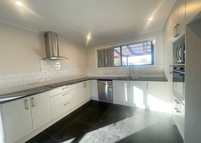  at 9 Staverton Crescent, Mangere, Auckland