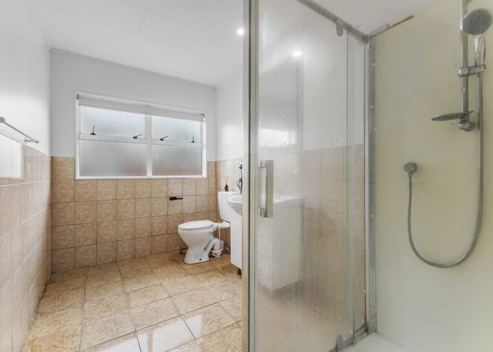  at 2/12 Phoenix Place, Papatoetoe, Manukau City, Auckland