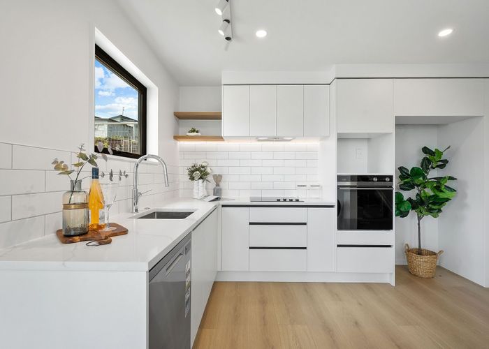  at 1/1090 Beach Road, Torbay, North Shore City, Auckland