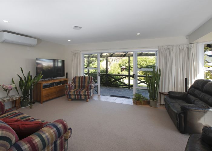  at 10 Hillsborough Road, Hillsborough, Auckland