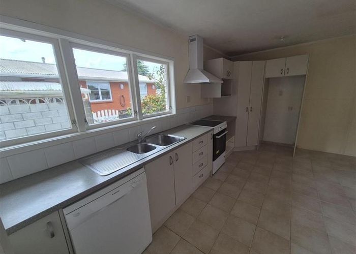  at 17 Regent Street, Silverdale, Hamilton, Waikato