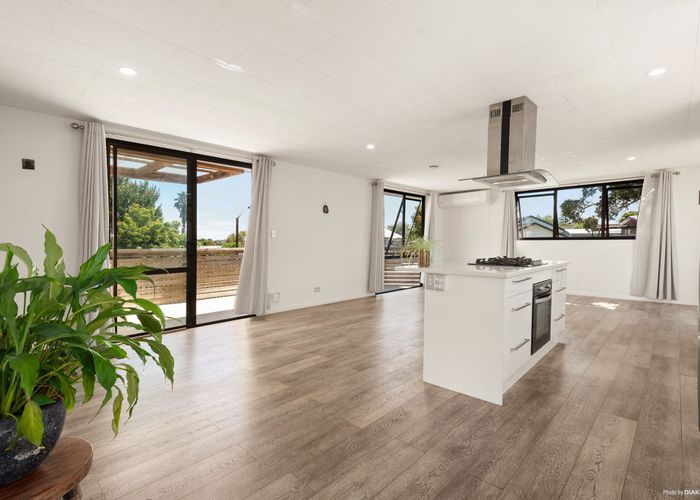  at 6 Posa Avenue, Henderson, Waitakere City, Auckland