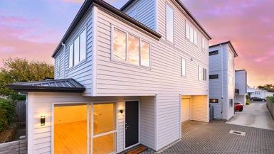  at 32C Ennismore Road, Mount Albert, Auckland