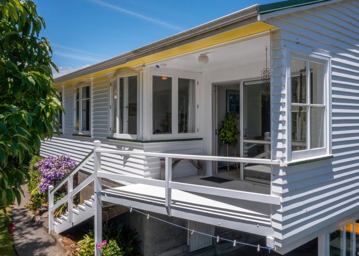  at 90-92 Kiwi Road, Raumati Beach, Kapiti Coast, Wellington