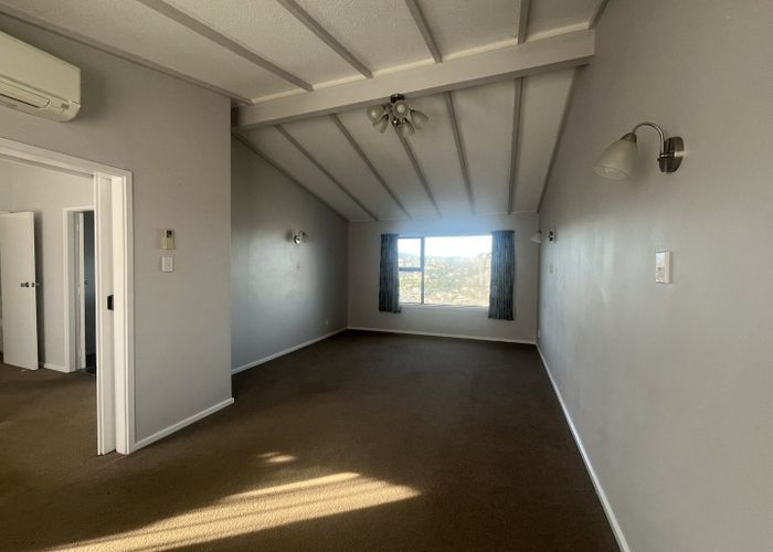 at 30 Akaroa Drive, Maupuia, Wellington, Wellington