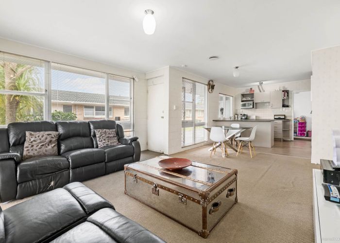  at 2/201 Bucklands Beach Road, Bucklands Beach, Auckland