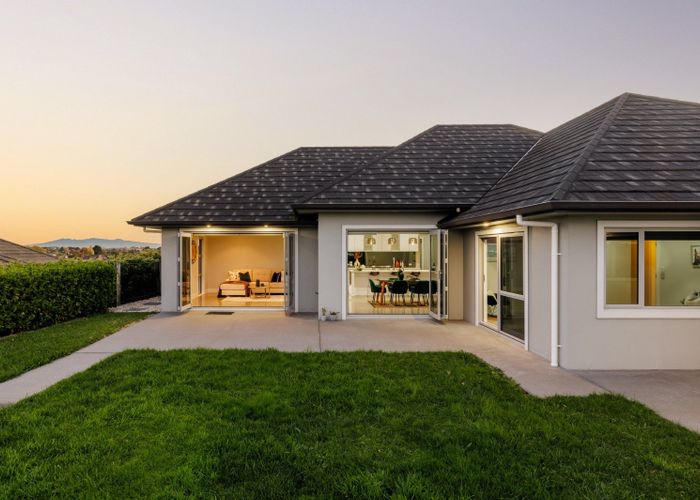  at 160 Cumberland Drive, Flagstaff, Hamilton