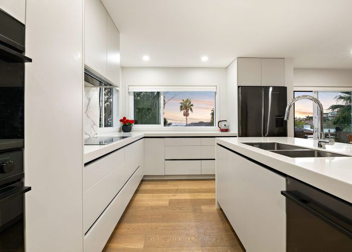  at 4/92 Churchill Road, Murrays Bay, North Shore City, Auckland