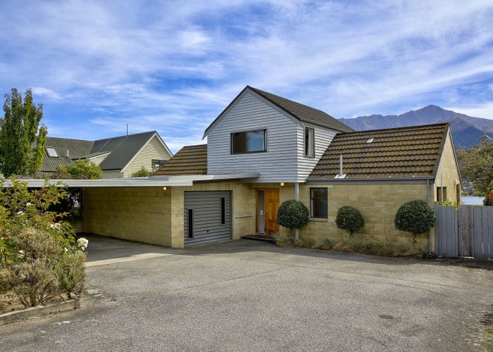  at 16 Oregon Drive, Kelvin Heights, Queenstown