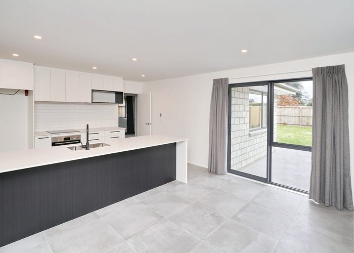  at 33 Tara Crescent, Woodend, Woodend
