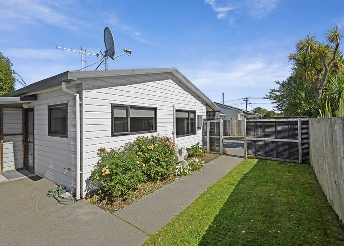  at 2/70 Milton Street, Somerfield, Christchurch