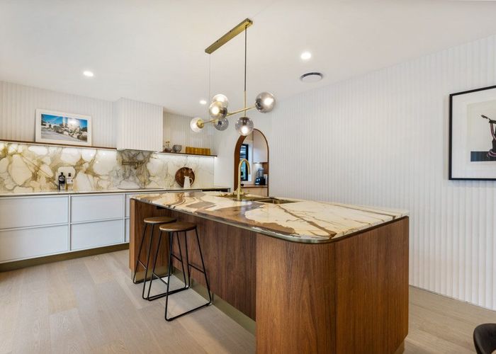  at 2/11 Smale Street, Point Chevalier, Auckland