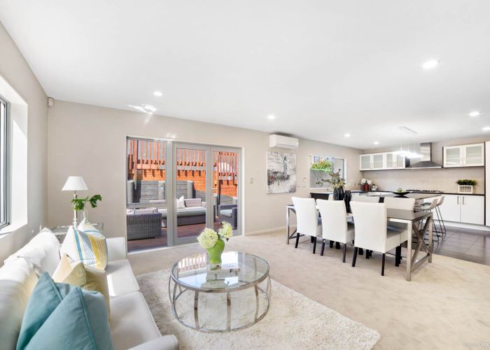  at 14 Springvale Drive, Fairview Heights, Auckland
