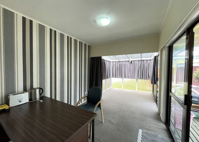  at 1/53 Ayton Drive, Totara Vale, Auckland