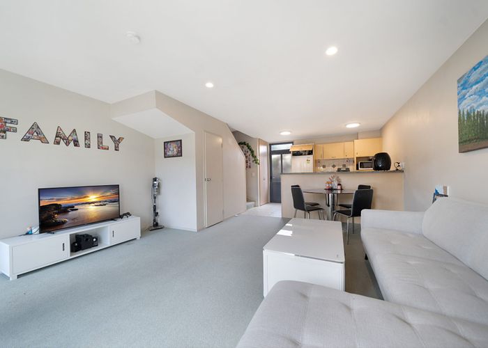  at 18/8 Soljak Place, Mount Albert, Auckland City, Auckland