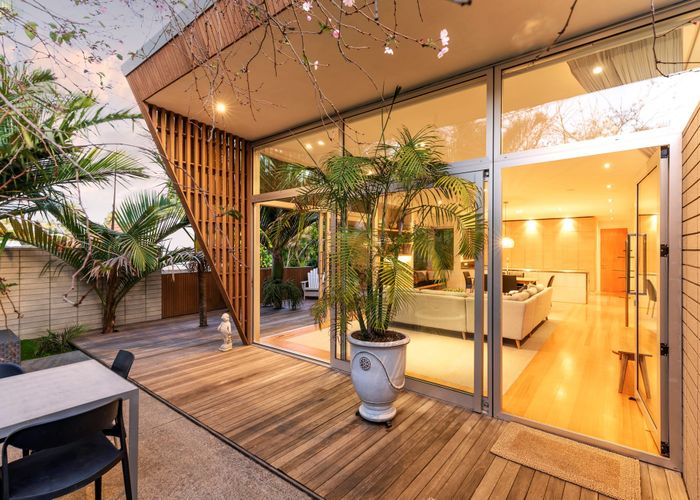  at 32 Larchwood Avenue, Westmere, Auckland