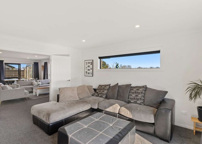  at 44 McQuillan Avenue, Woodend, Woodend