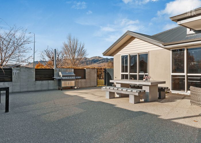 at 18 Pisa Moorings Road, Mount Pisa