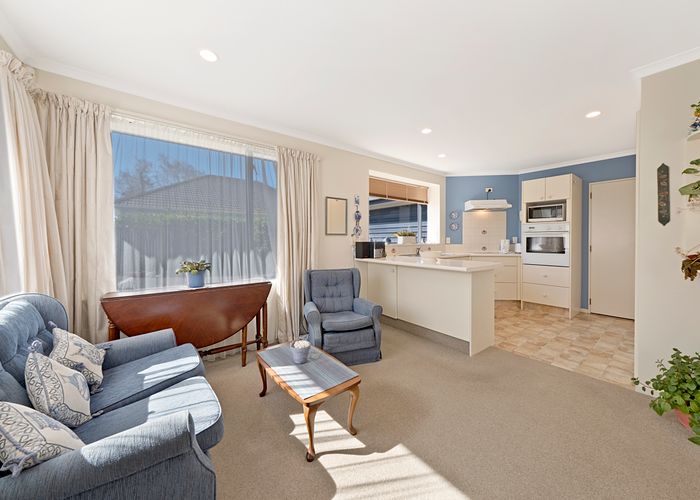  at 2/137 Harewood Road, Papanui, Christchurch