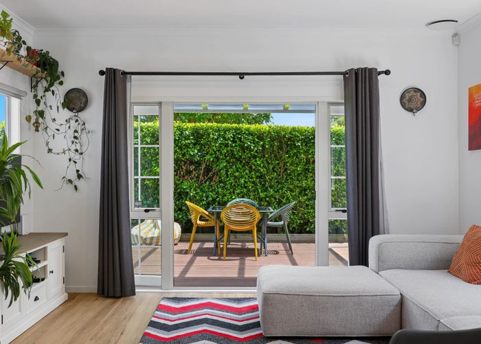  at 16 Mulvaney Crescent, Henderson, Waitakere City, Auckland