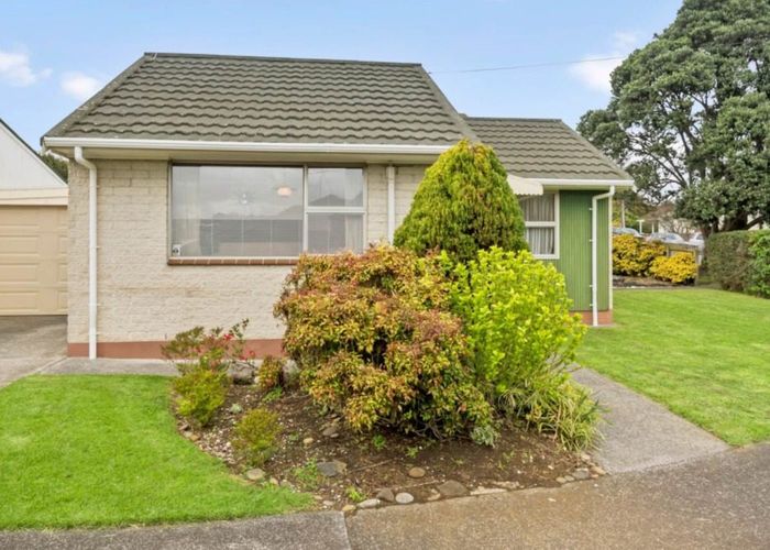  at 1/11 Thornton Road, Milford, North Shore City, Auckland