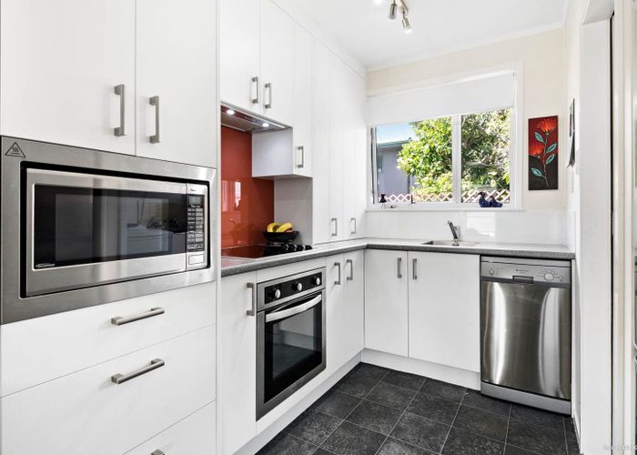  at 4/24 Tawhiri Road, One Tree Hill, Auckland