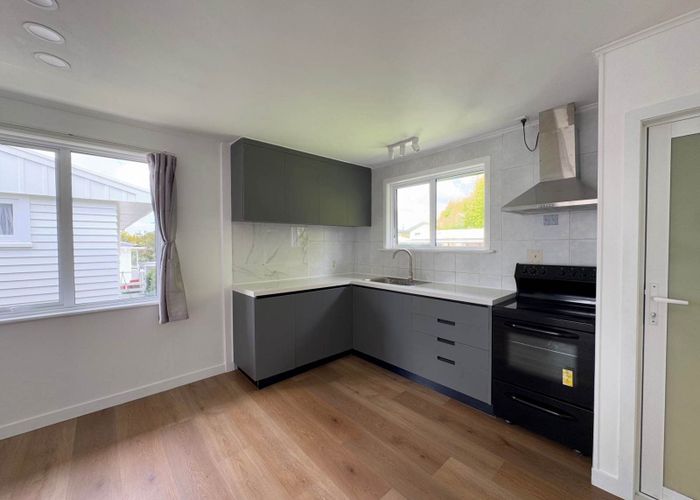  at 8 Powell Place, Henderson, Waitakere City, Auckland