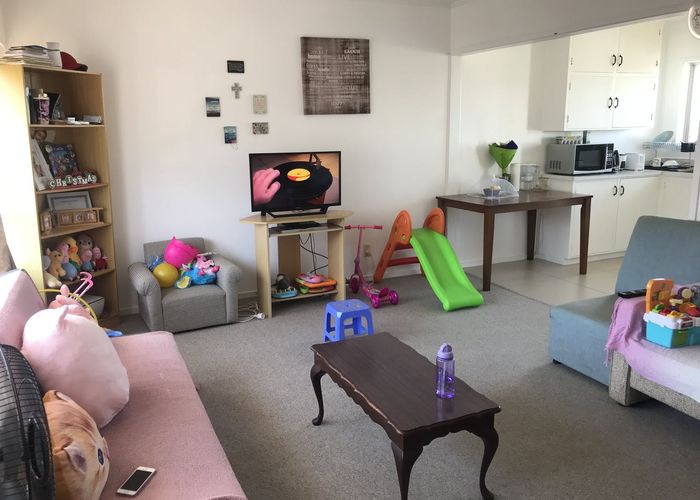  at 2/178 Chivalry Road, Glenfield, Auckland