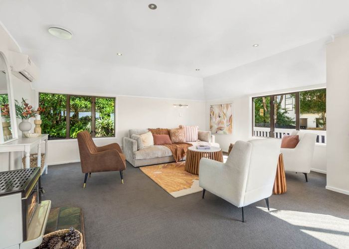  at 1/135 Oaktree Avenue, Browns Bay, North Shore City, Auckland