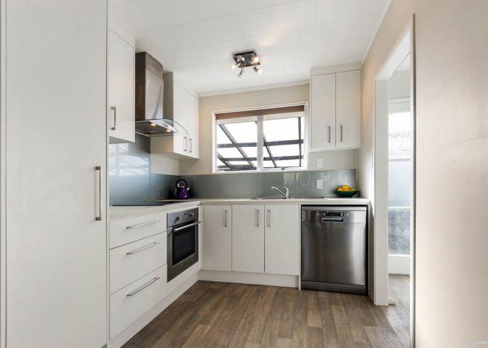  at 2/34 Reynella Drive, Massey, Waitakere City, Auckland
