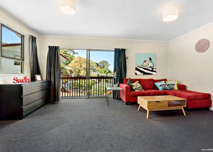  at 2/12 Newstead Avenue, Browns Bay, Auckland