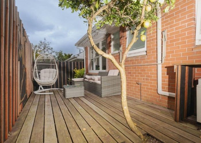 at 2/9 Tawa Road, Onehunga, Auckland City, Auckland