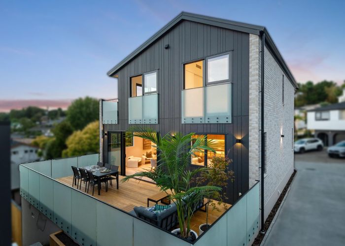  at 8A Serrata Place, Browns Bay, North Shore City, Auckland