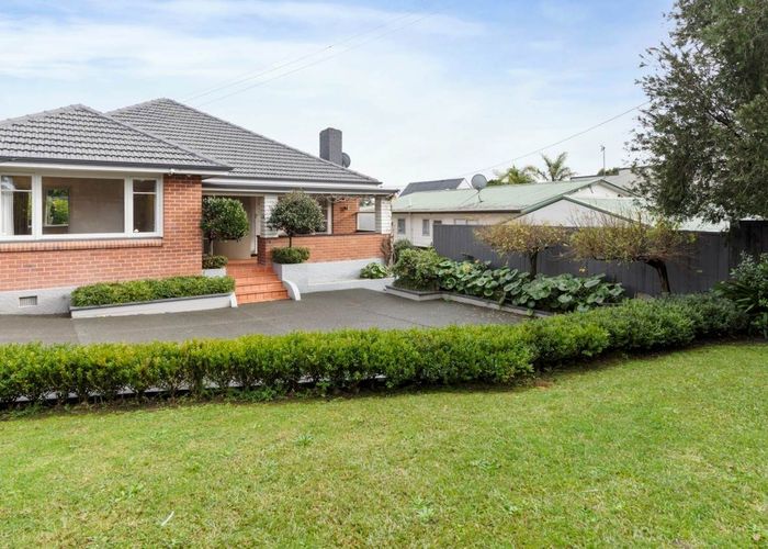  at 25 Rosier Road, Glen Eden, Auckland