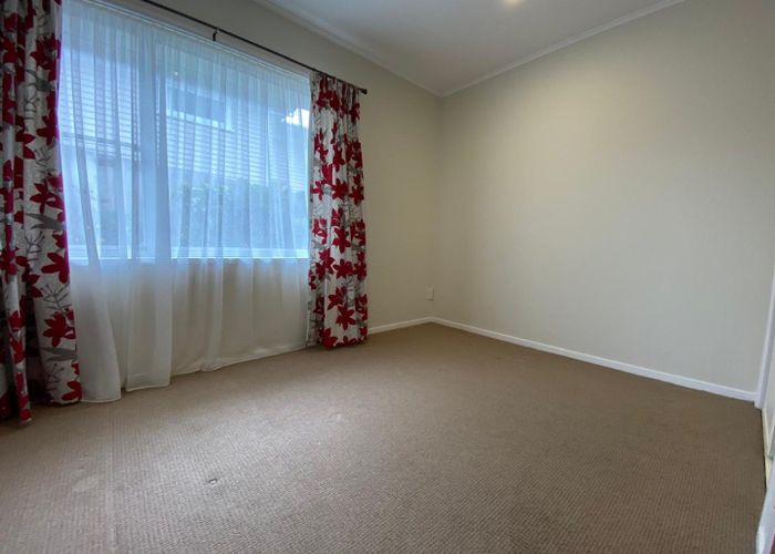  at 2/15 O'halloran Road, Howick, Manukau City, Auckland