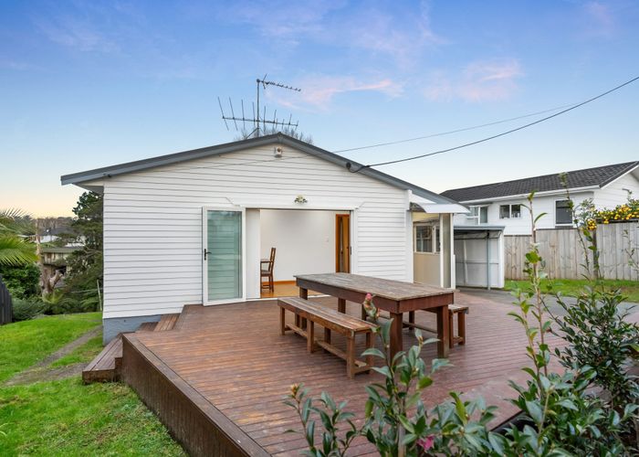  at 48 Chippendale Crescent, Birkdale, North Shore City, Auckland