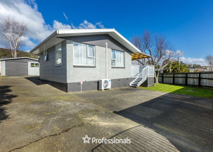  at 90 Norana Road, Timberlea, Upper Hutt
