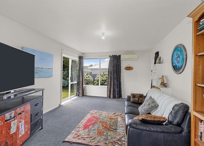  at 2/27 Gardiners Road, Bishopdale, Christchurch