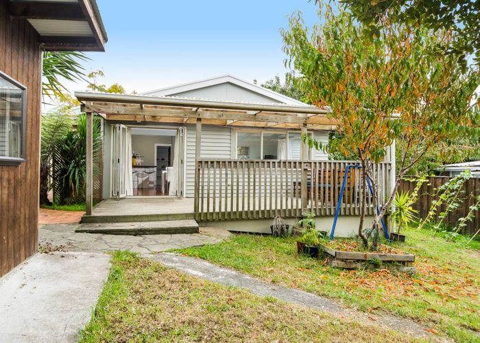  at 109 Beach Haven Road, Beach Haven, Auckland
