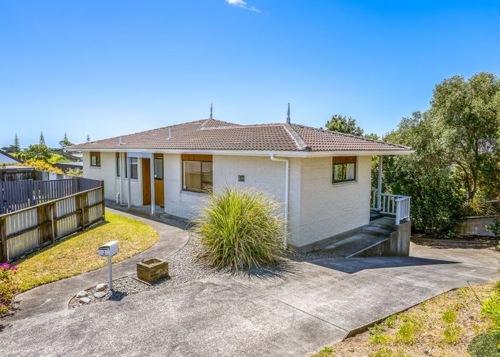  at 1 Frimley Terrace, Waikanae Beach, Waikanae