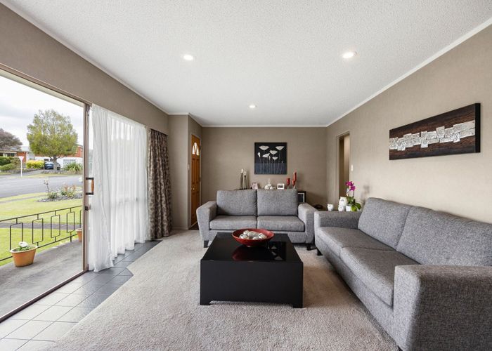  at 22 Splitt Avenue, Glenview, Hamilton